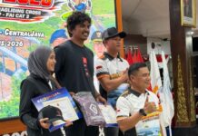 Bripka Randi Irwahyudi Sabet Juara Nasional Paralayang IPXC Panglima Cup Seri II di Wonogiri Prestasi membanggakan kembali ditorehkan personel Kepolisian Daerah (Polda) Sumatera Barat di tingkat nasional. Bripka Randi Irwahyudi, personel Pelayanan Markas (Yanma) Polda Sumbar, berhasil meraih dua prestasi sekaligus dalam kejuaraan paralayang nasional IPXC Panglima Cup Seri II di Puncak Joglo, Kabupaten Wonogiri, Jawa Tengah.