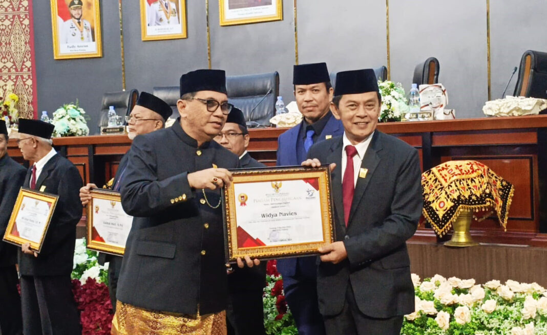 Widya Navies Terima PIN Emas HJK Padang ke-357, Pemkot Apresiasi Kiprah PWI Sumbar Bangun Komunikasi Publik